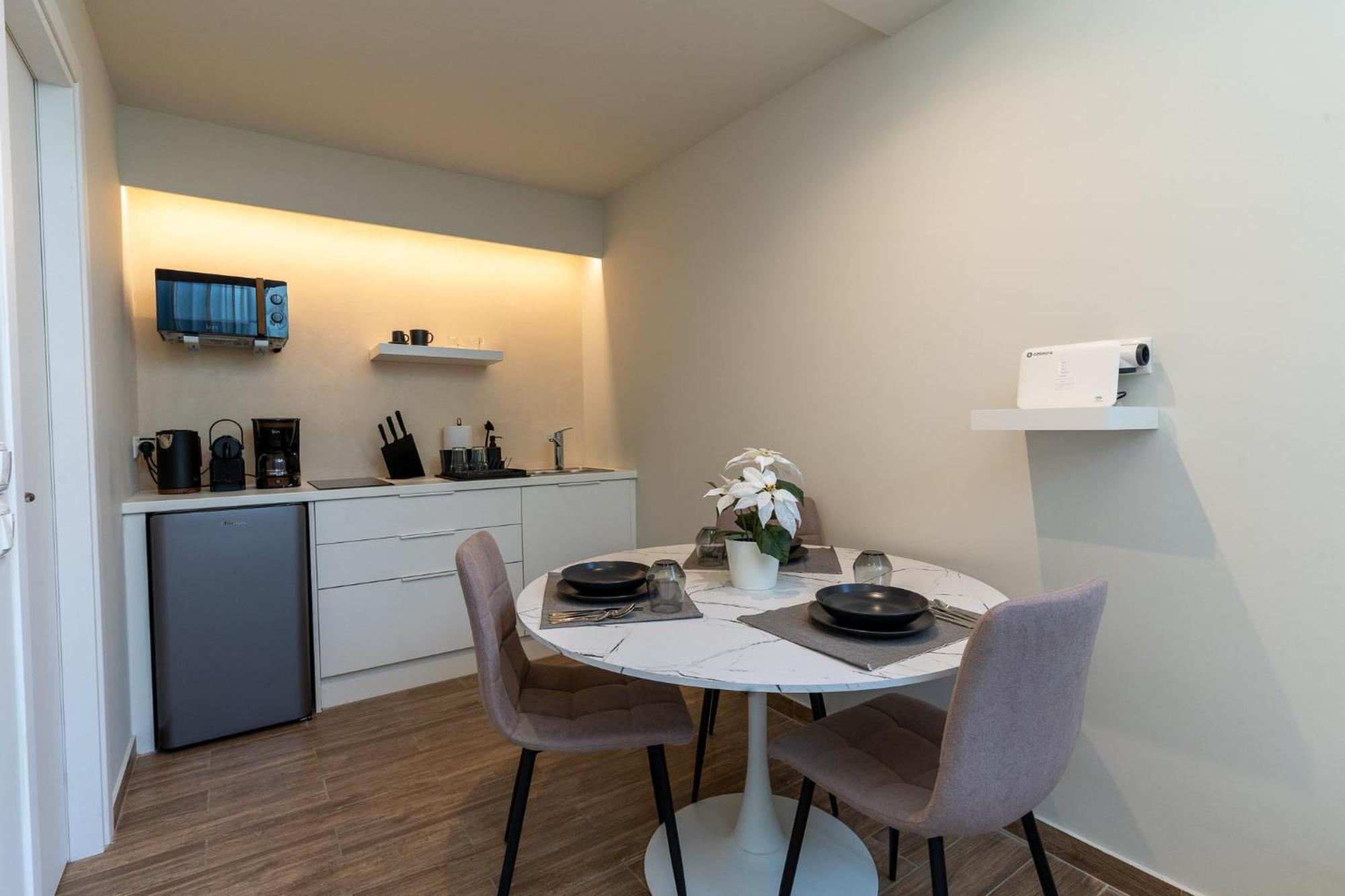 Acropolis Local Loft Apartment Athena Bagian luar foto