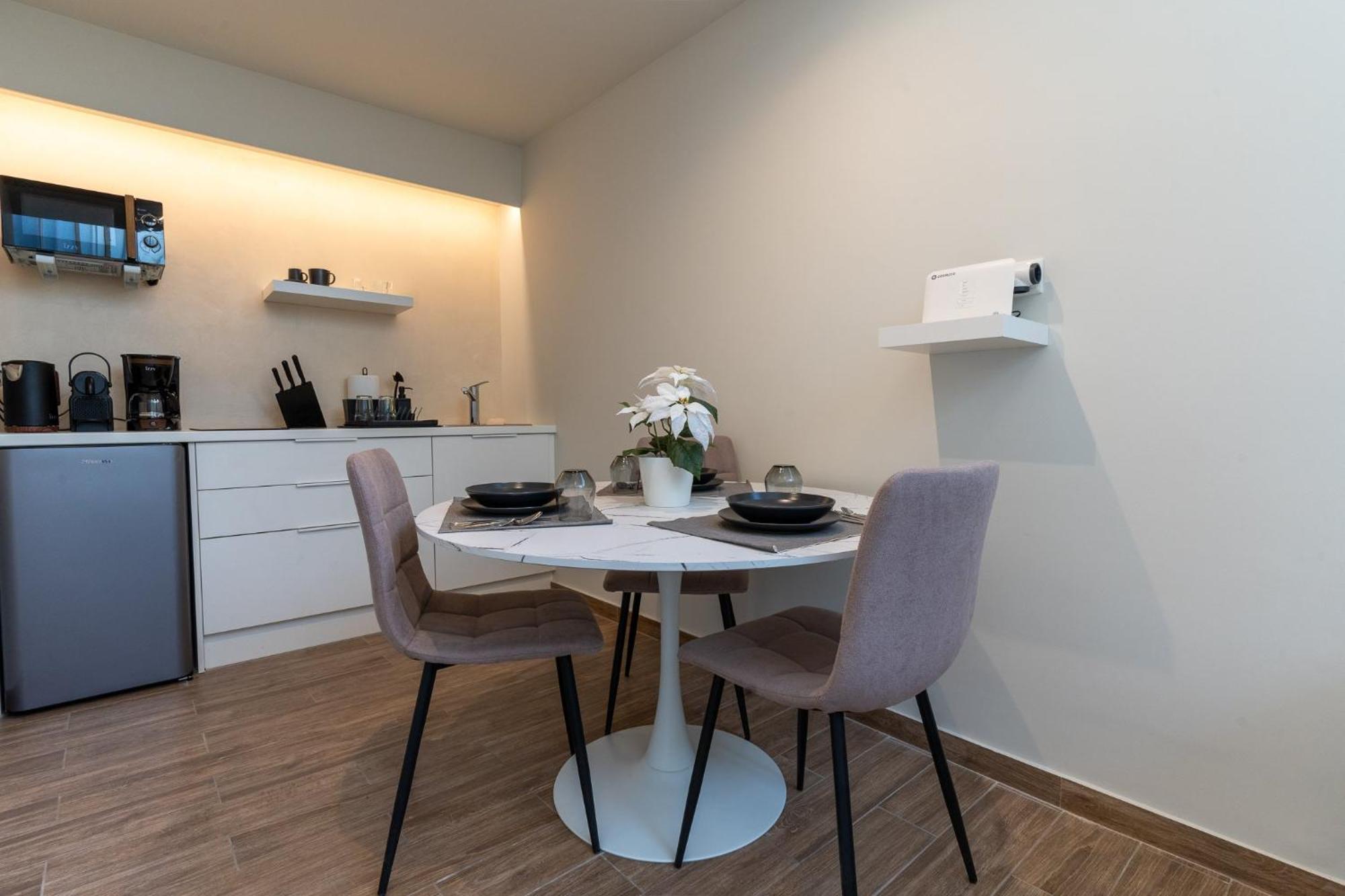 Acropolis Local Loft Apartment Athena Bagian luar foto
